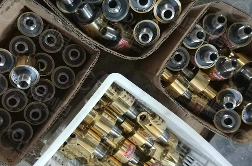 H型通气旋转接头实物图 H型通气旋转接头实物图