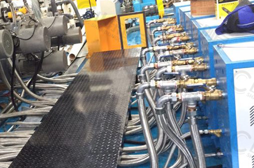 JF型薄膜分卷机机械密封旋转接头应用案例 JF型薄膜分卷机机械密封旋转接头应用案例