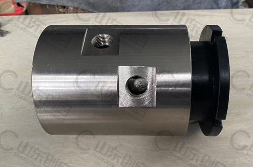 Y2型喷灌机两通路旋转接头实物图